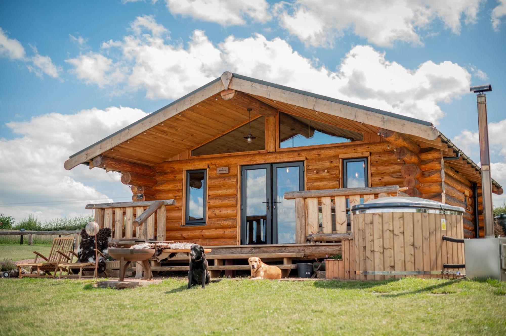Rowan - Tedstone Log Cabins Bromyard Exterior foto